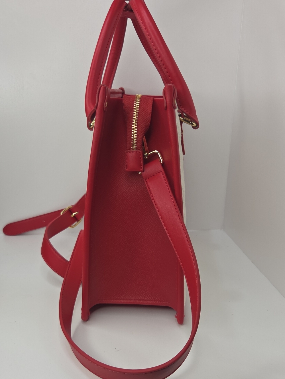 ❤️▪️Betsey Johnson ▪️Xolala Red Quilted Canvas Tote with Red Trim - Picture 4 of 10
